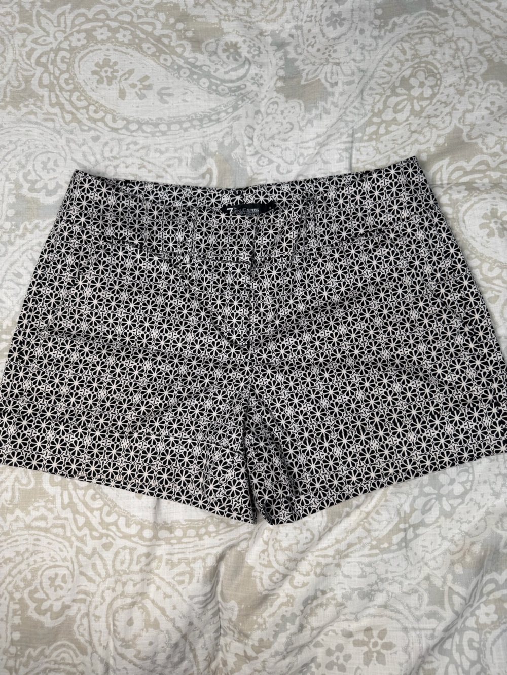 New York & Company Black and White Geometric Print Shorts